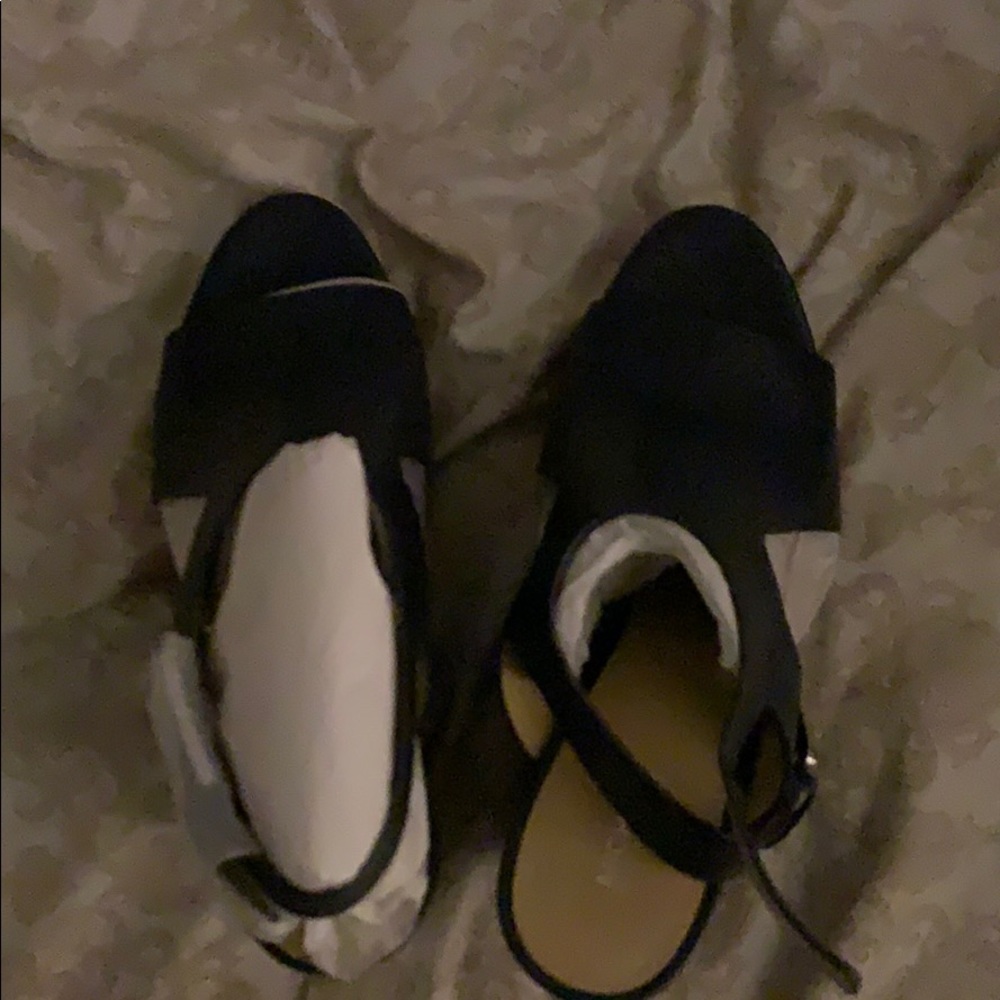 Michael Kors wedge sandal - Picture 3 of 4